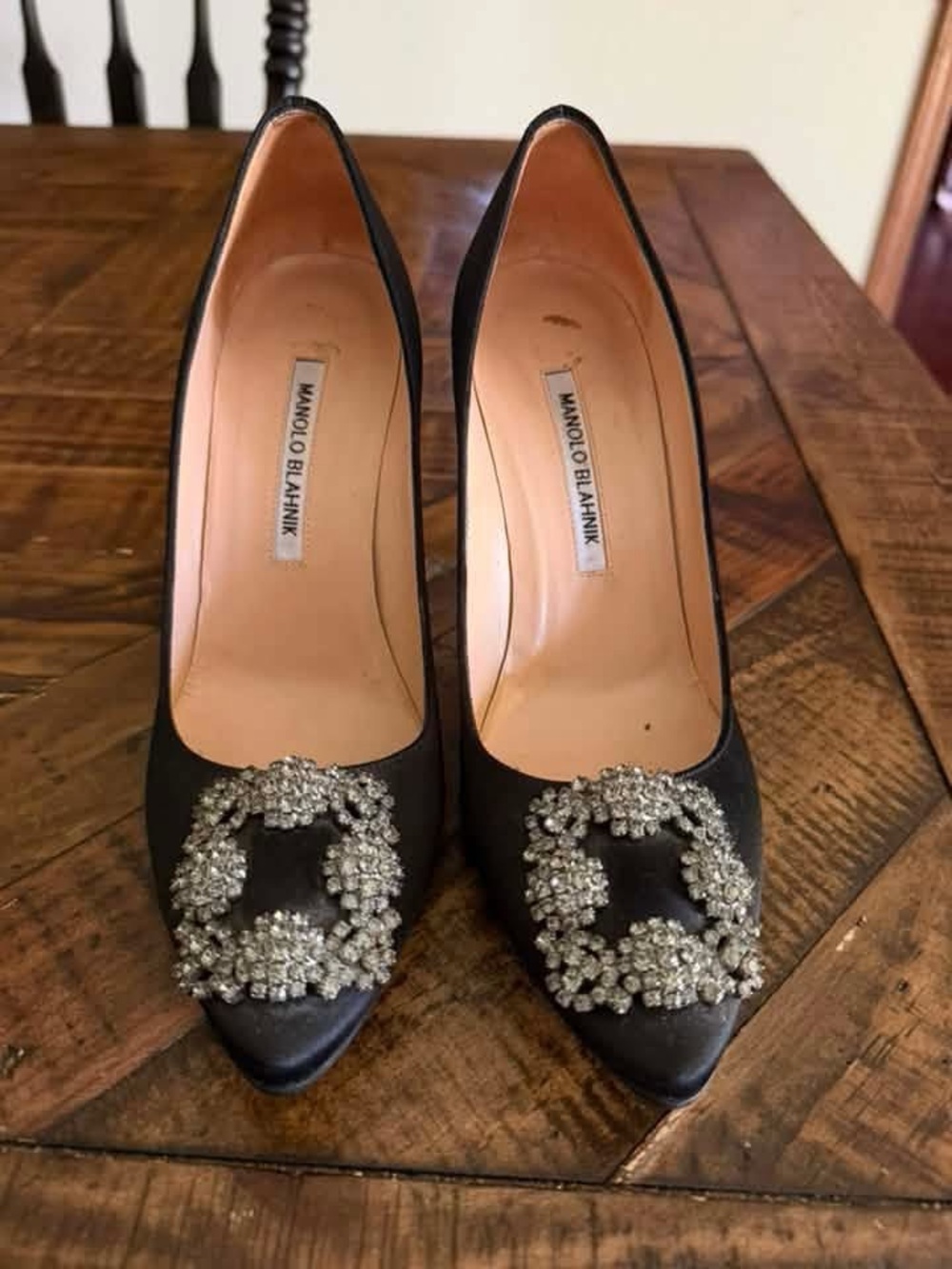 Manolo Blahnik navy blue  Satin Crystal Buckle Pointed-Toe Pumps